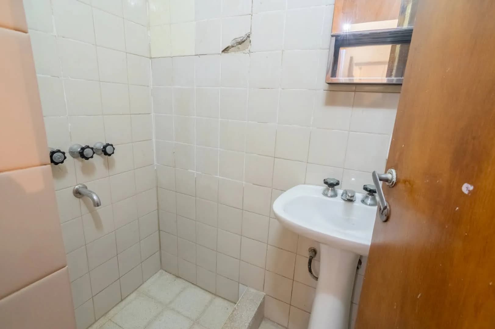 GUADALUPE: CASA CON TERRENO de 9,00 x 49,20
