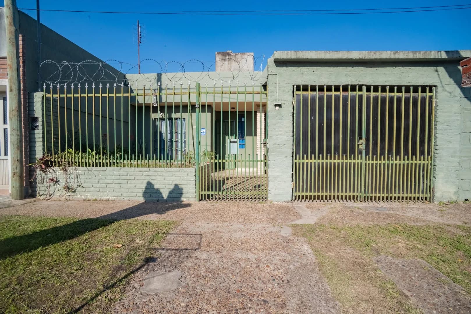 CASA en Guadalupe O. 3 Dormit., Cochera y Patio - R. 12 de Infantería 2300
