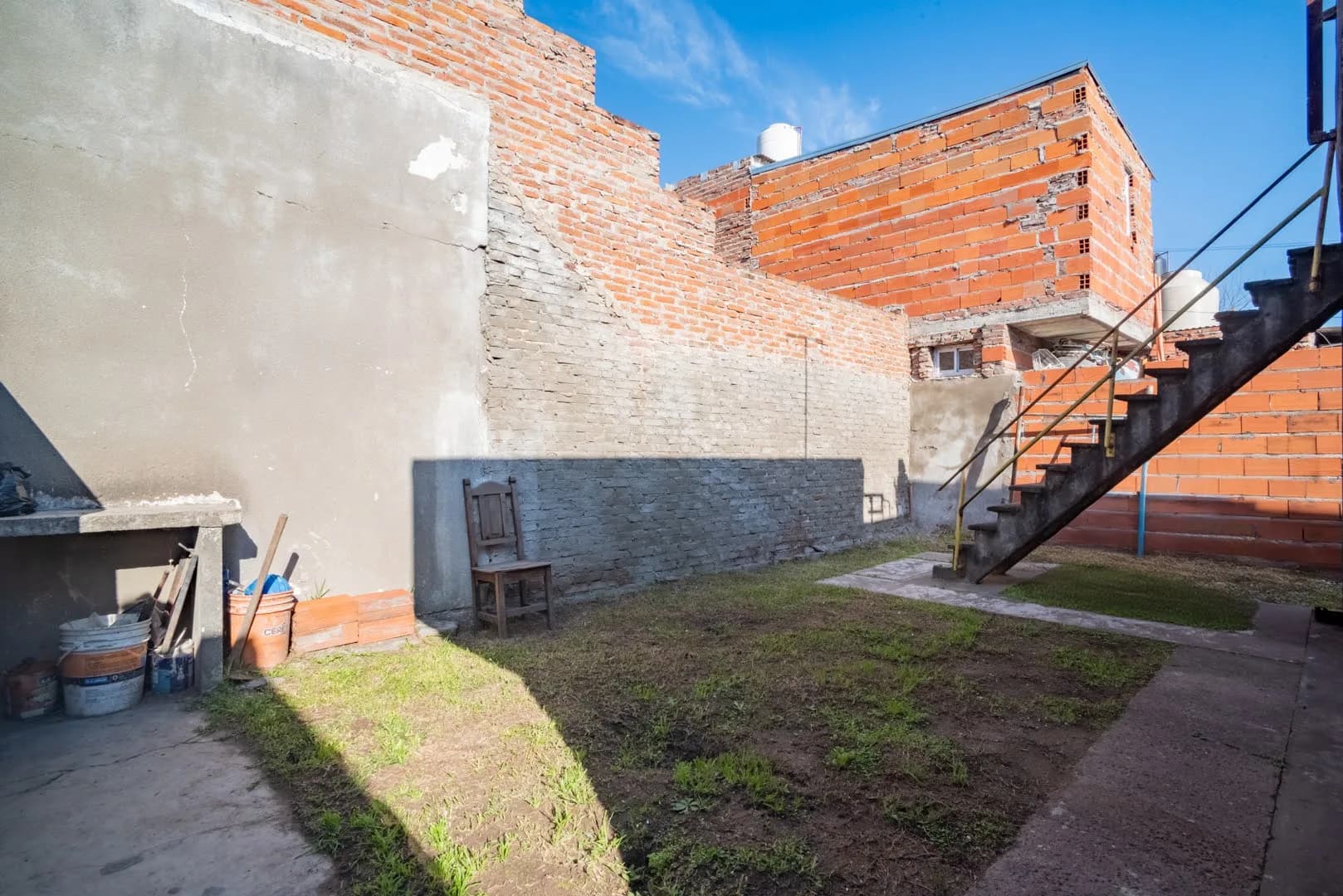 CASA en Guadalupe O. 3 Dormit., Cochera y Patio - R. 12 de Infantería 2300