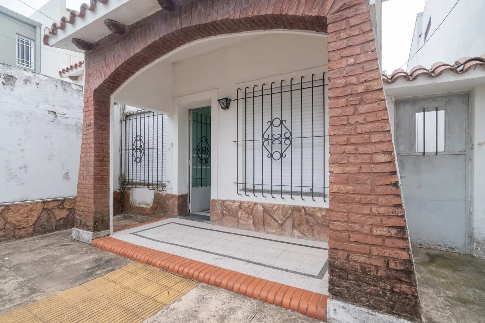 GUADALUPE: CASA CON TERRENO de 9,00 x 49,20