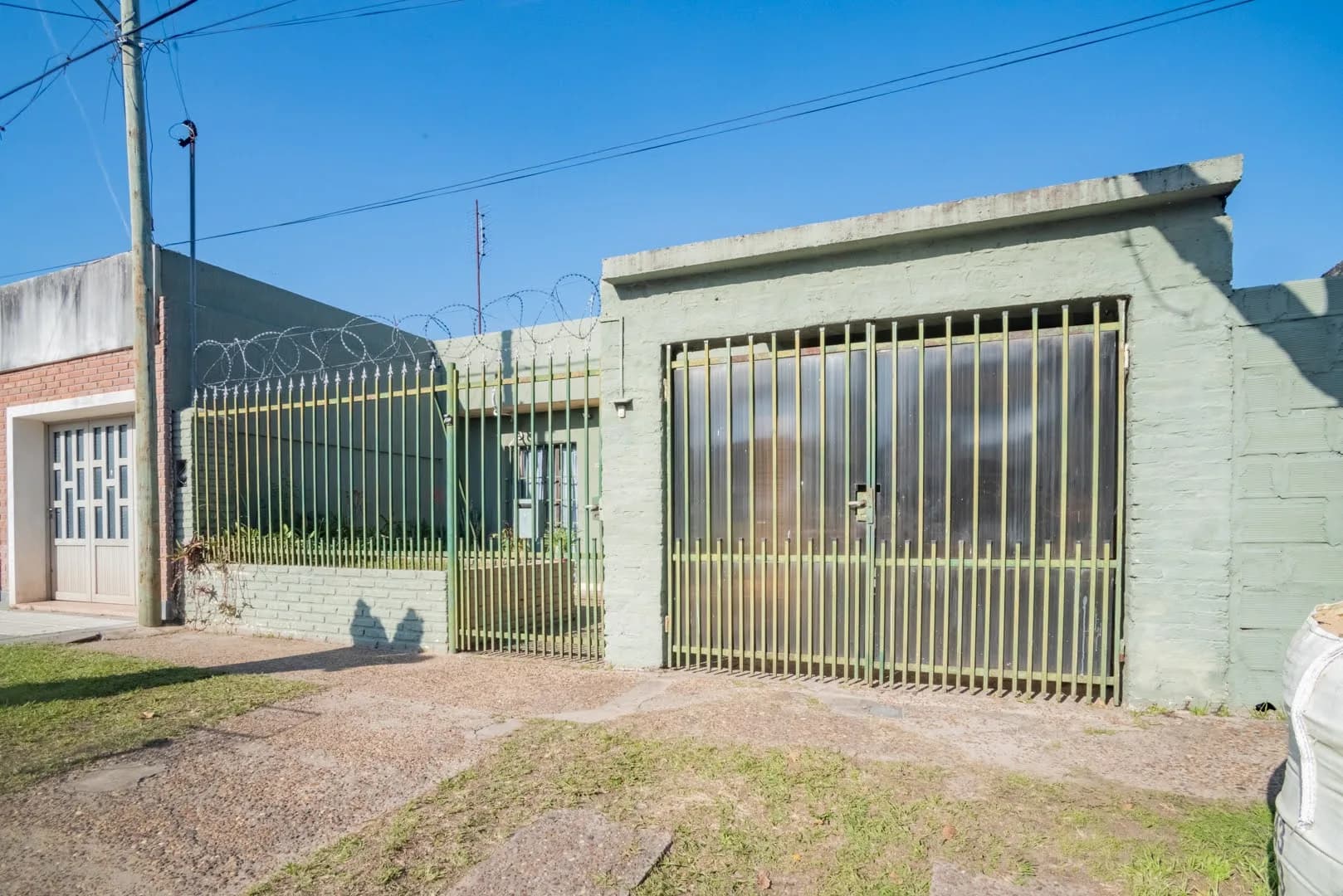 CASA en Guadalupe O. 3 Dormit., Cochera y Patio - R. 12 de Infantería 2300