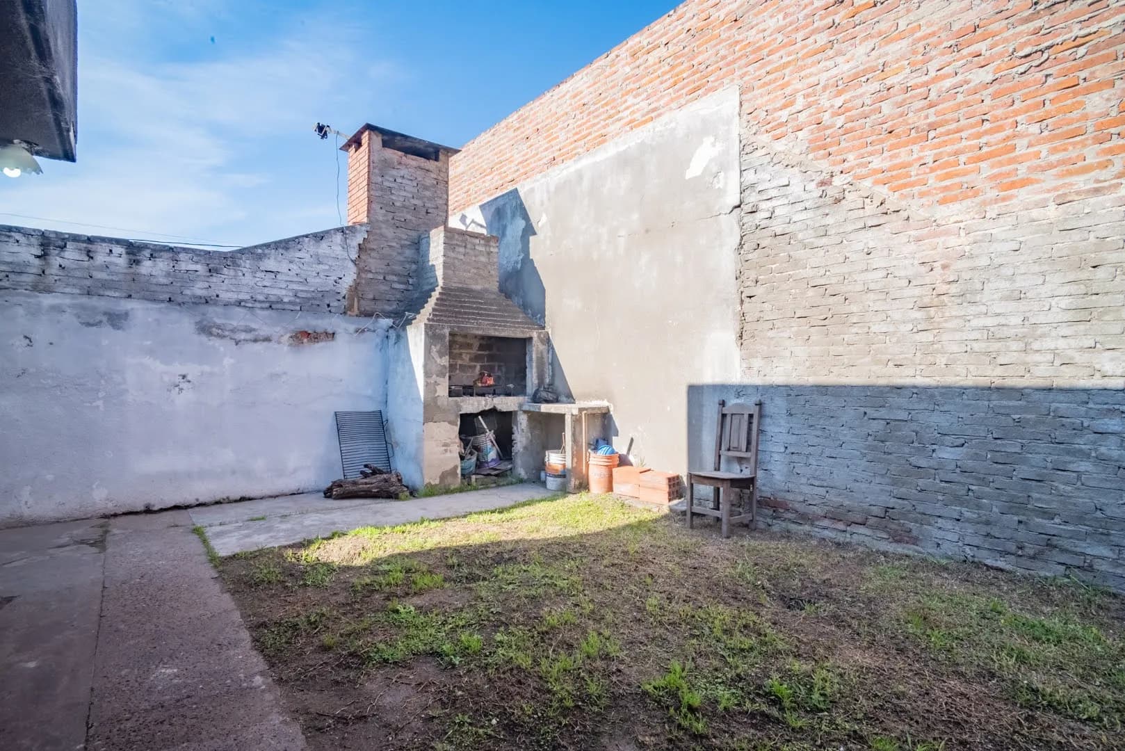 CASA en Guadalupe O. 3 Dormit., Cochera y Patio - R. 12 de Infantería 2300
