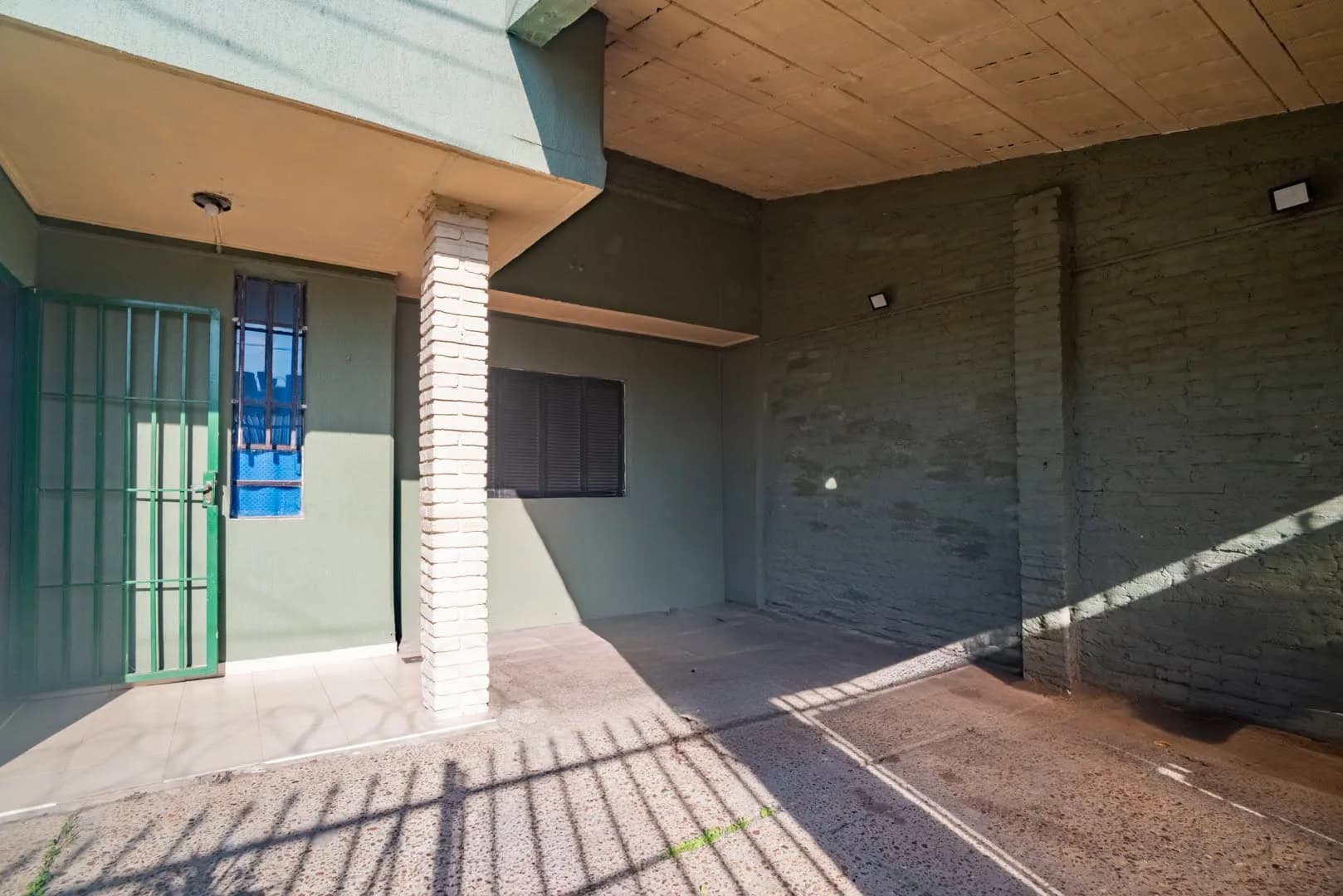 CASA en Guadalupe O. 3 Dormit., Cochera y Patio - R. 12 de Infantería 2300