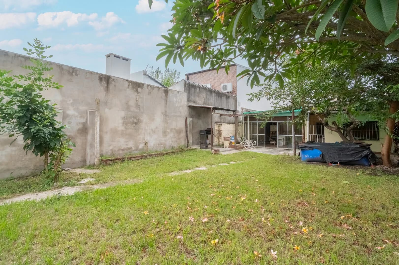 GUADALUPE: CASA CON TERRENO de 9,00 x 49,20