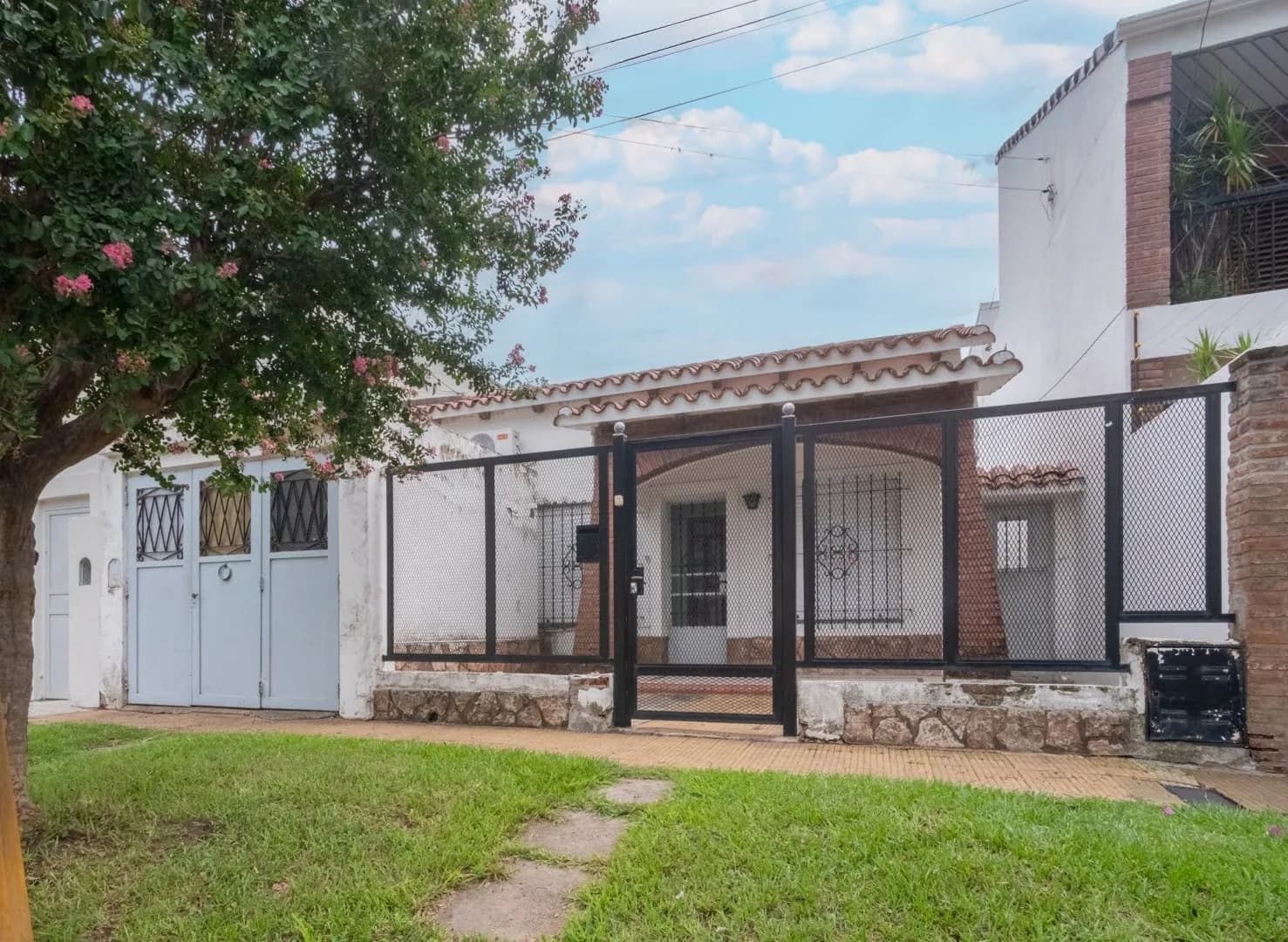 GUADALUPE: CASA CON TERRENO de 9,00 x 49,20